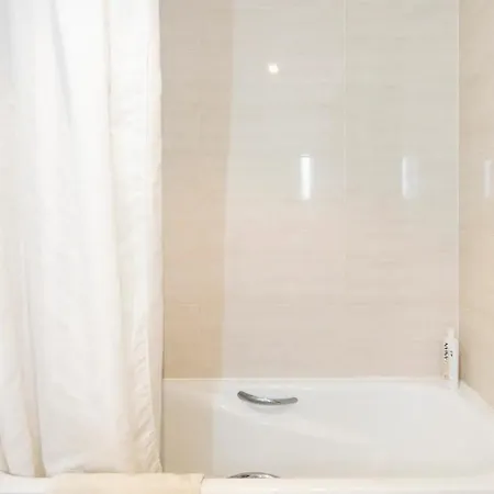 *** Spectacular *** *** Parking *** Sundeck *** Apartman *